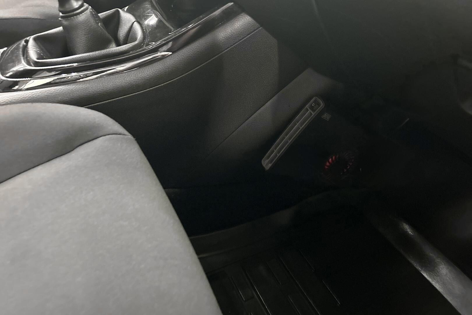Nissan Pulsar iso kuva 24