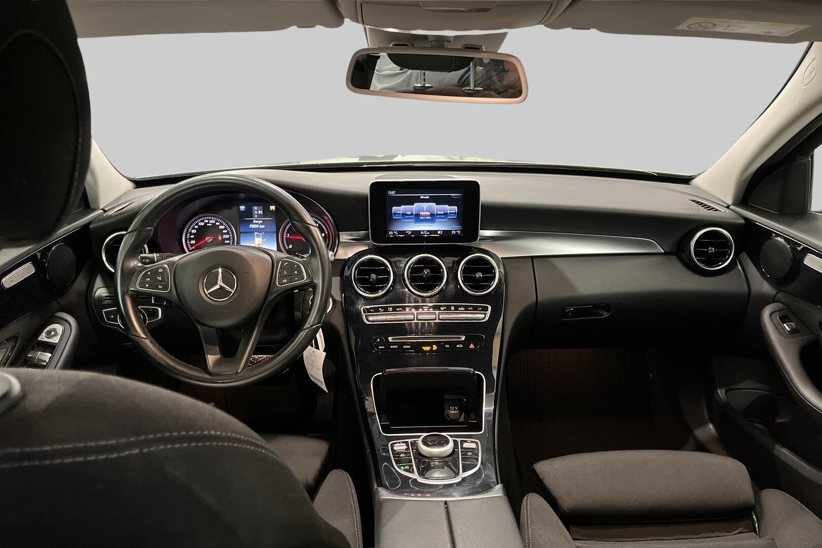 Mercedes-Benz C iso kuva 8