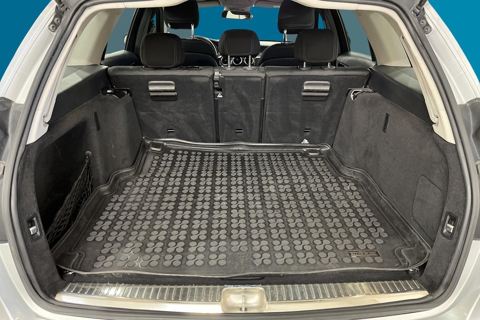 Mercedes-Benz C iso kuva 9