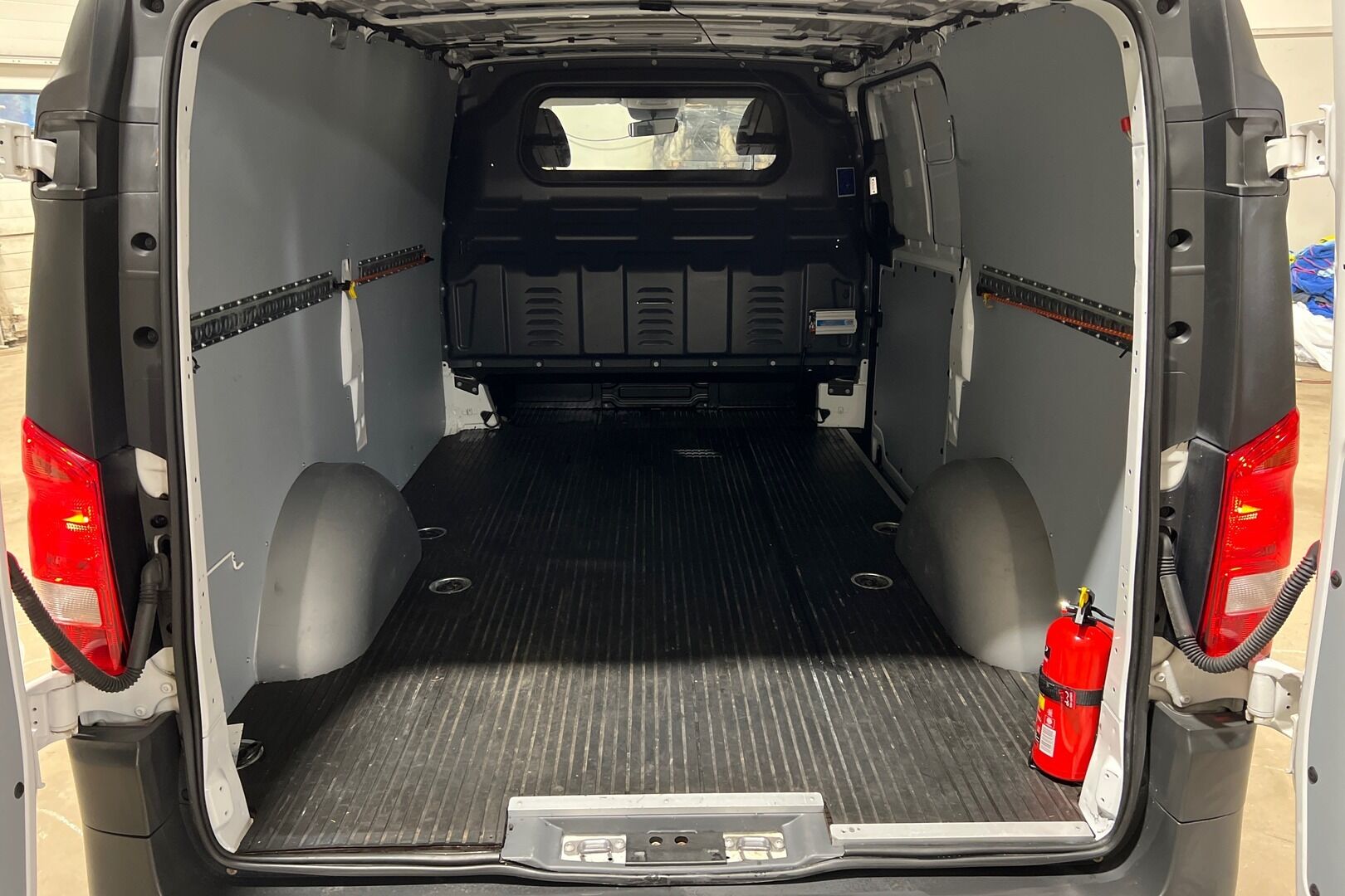 Mercedes-Benz Vito iso kuva 16