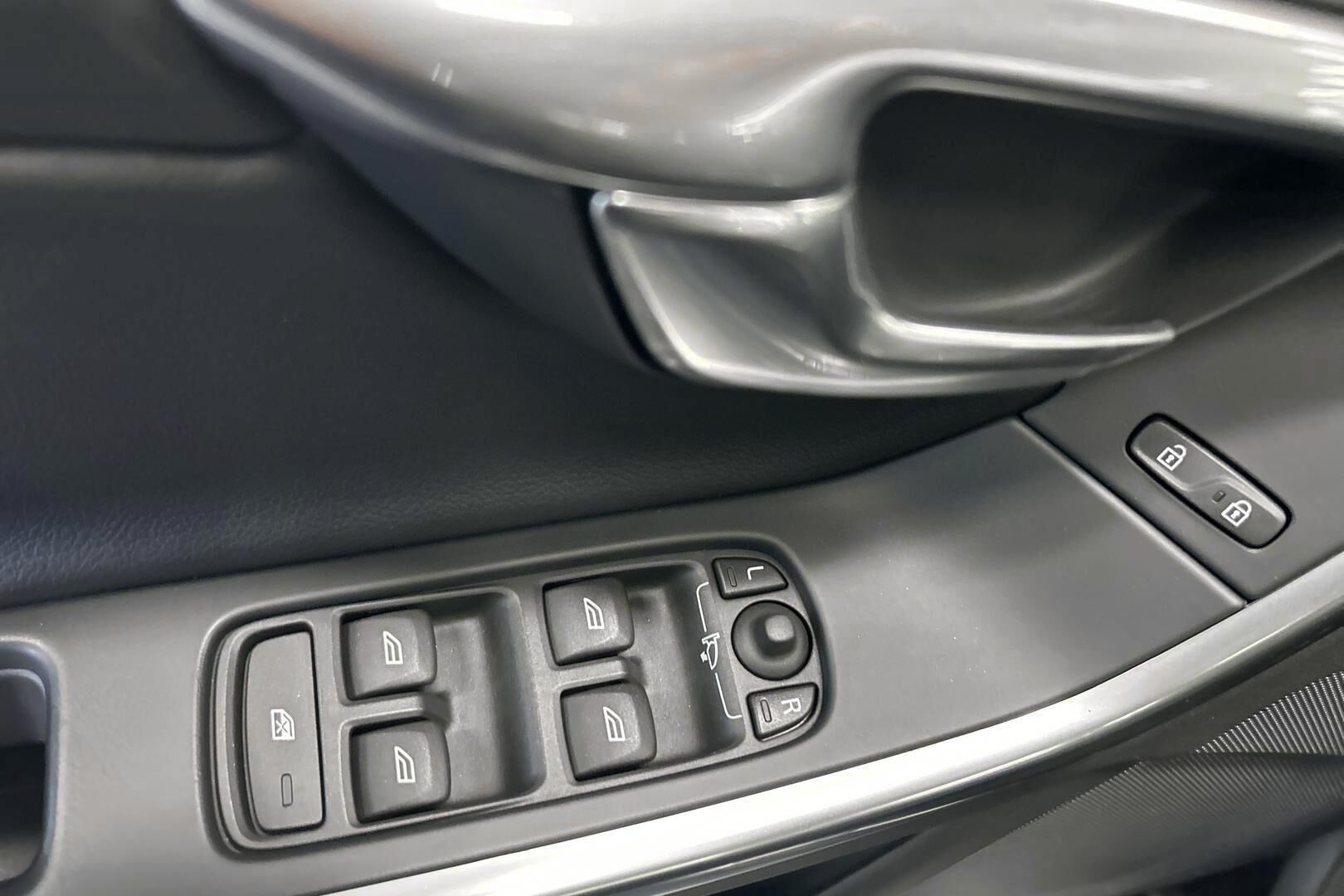 Volvo S60 iso kuva 11