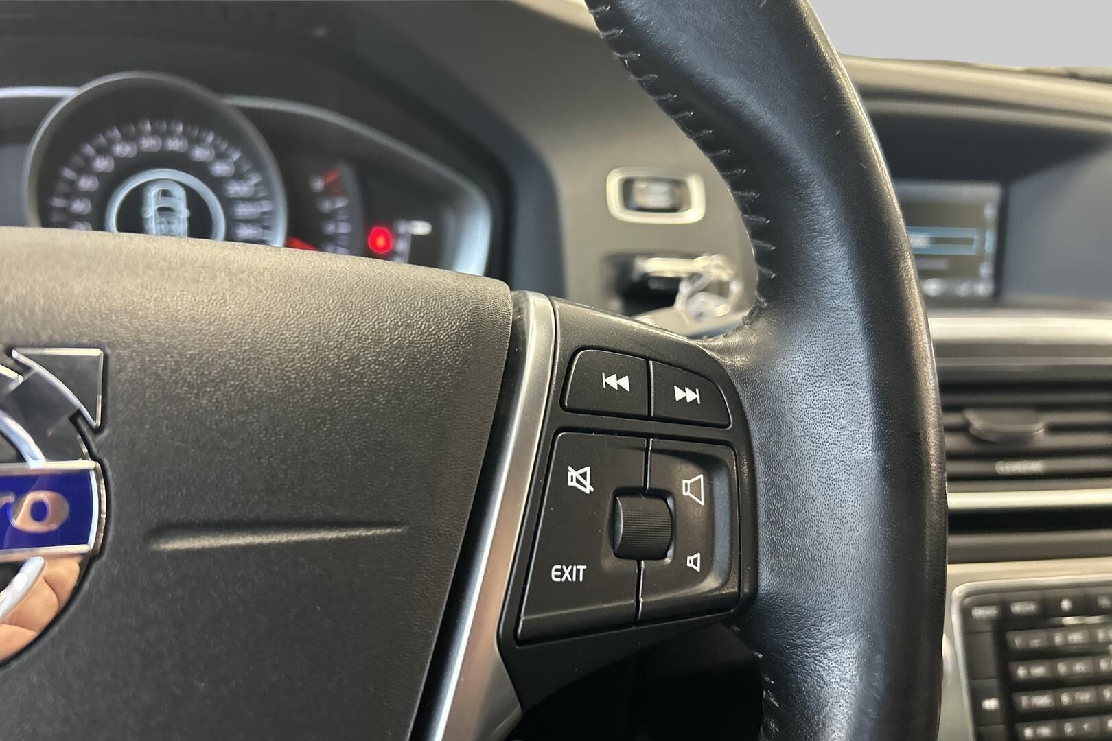 Volvo S60 iso kuva 15