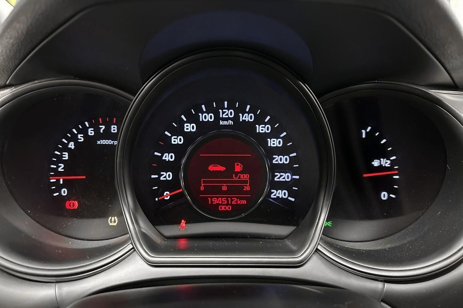 Kia cee'd iso kuva 14