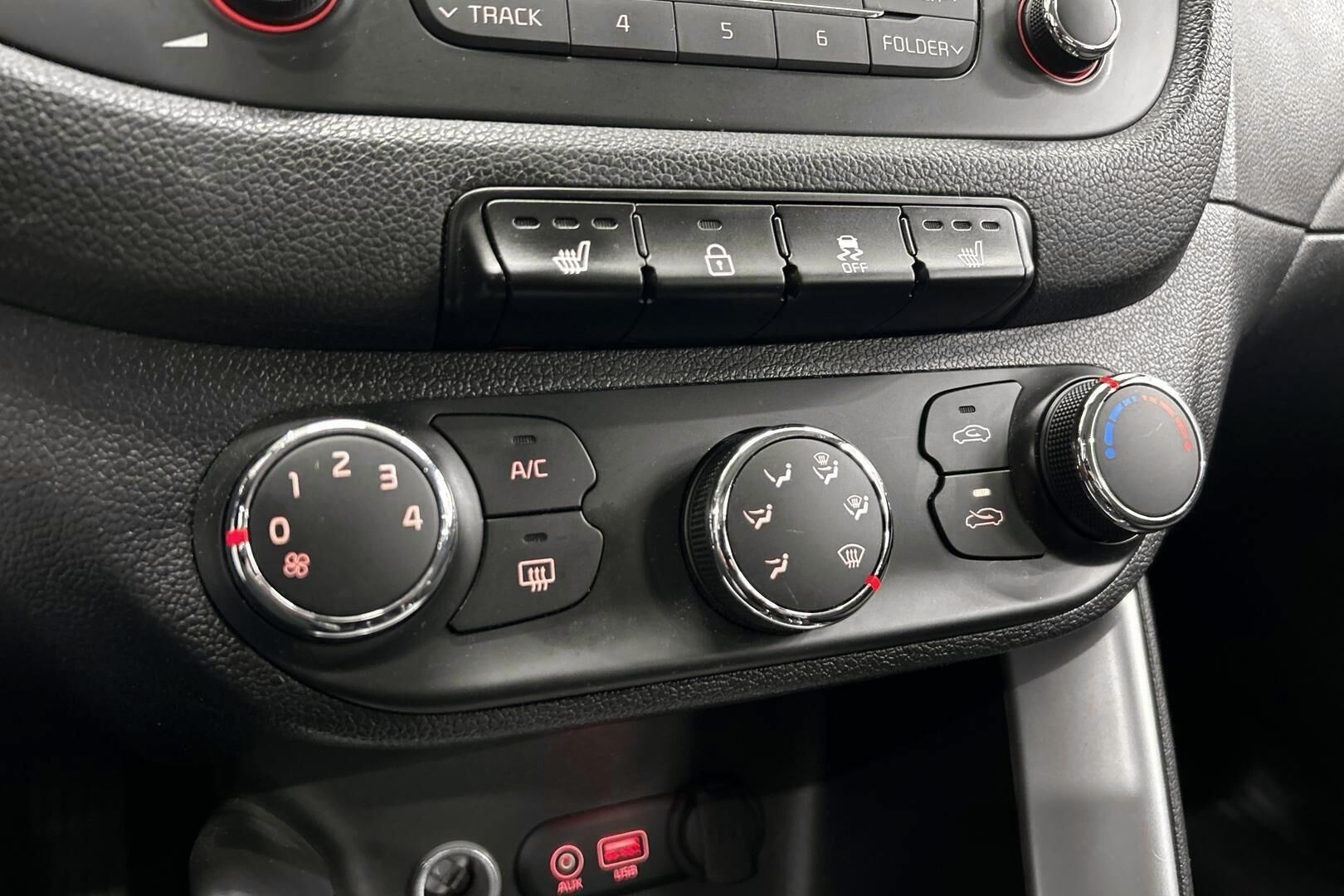 Kia cee'd iso kuva 18