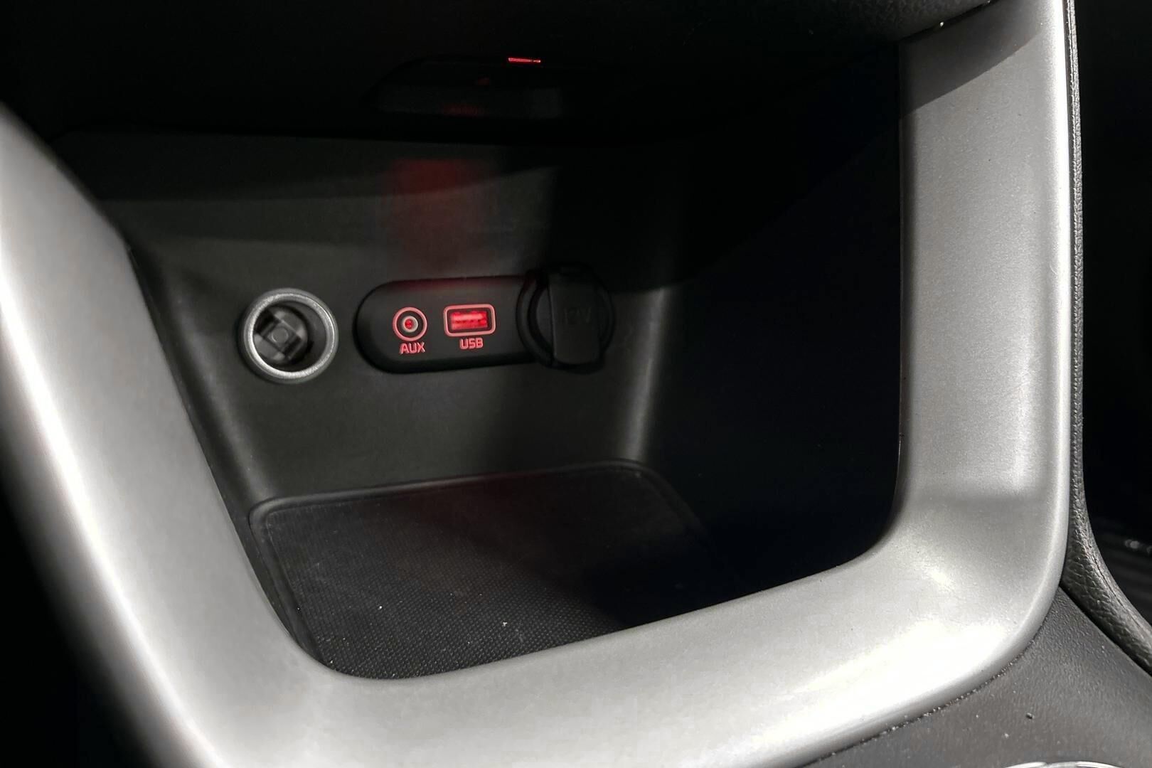 Kia cee'd iso kuva 19