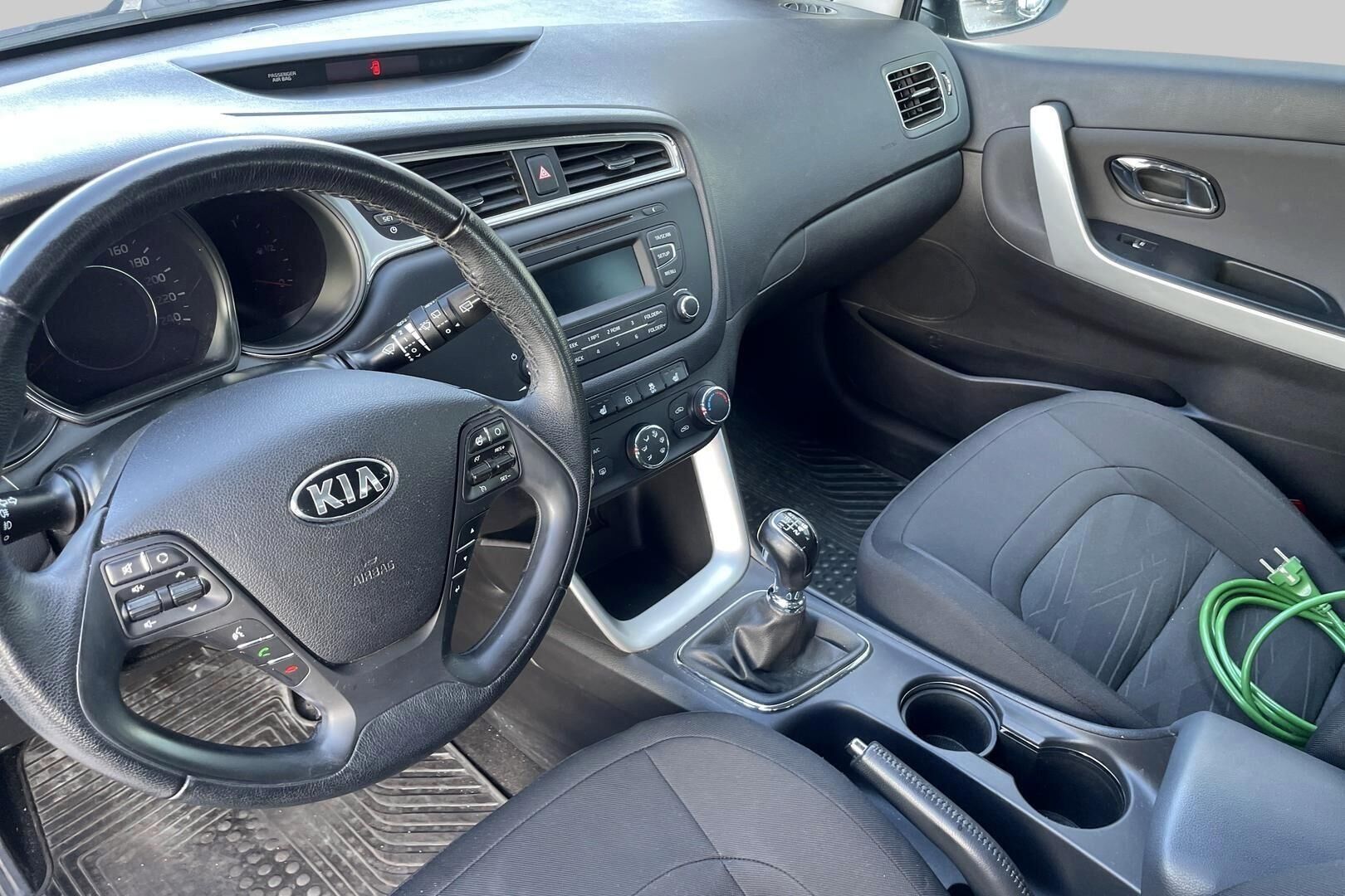 Kia cee'd iso kuva 1