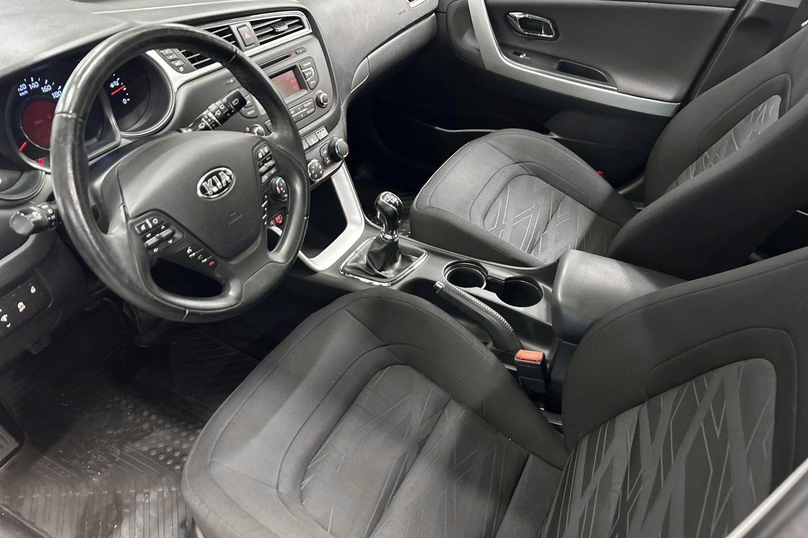 Kia cee'd iso kuva 9