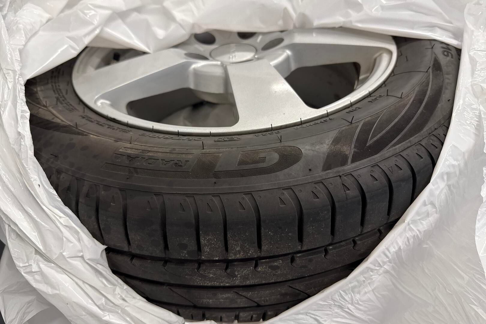 Kia Niro iso kuva 15