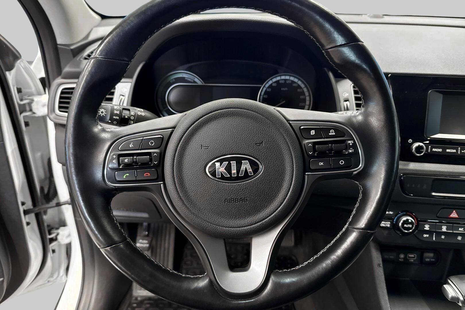 Kia Niro iso kuva 16