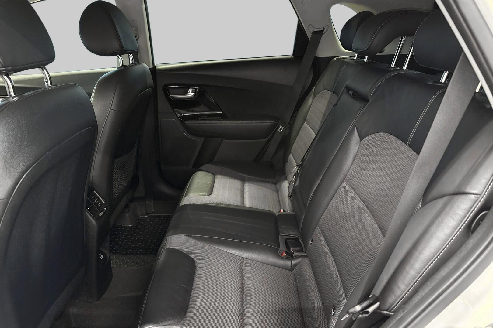 Kia Niro iso kuva 10