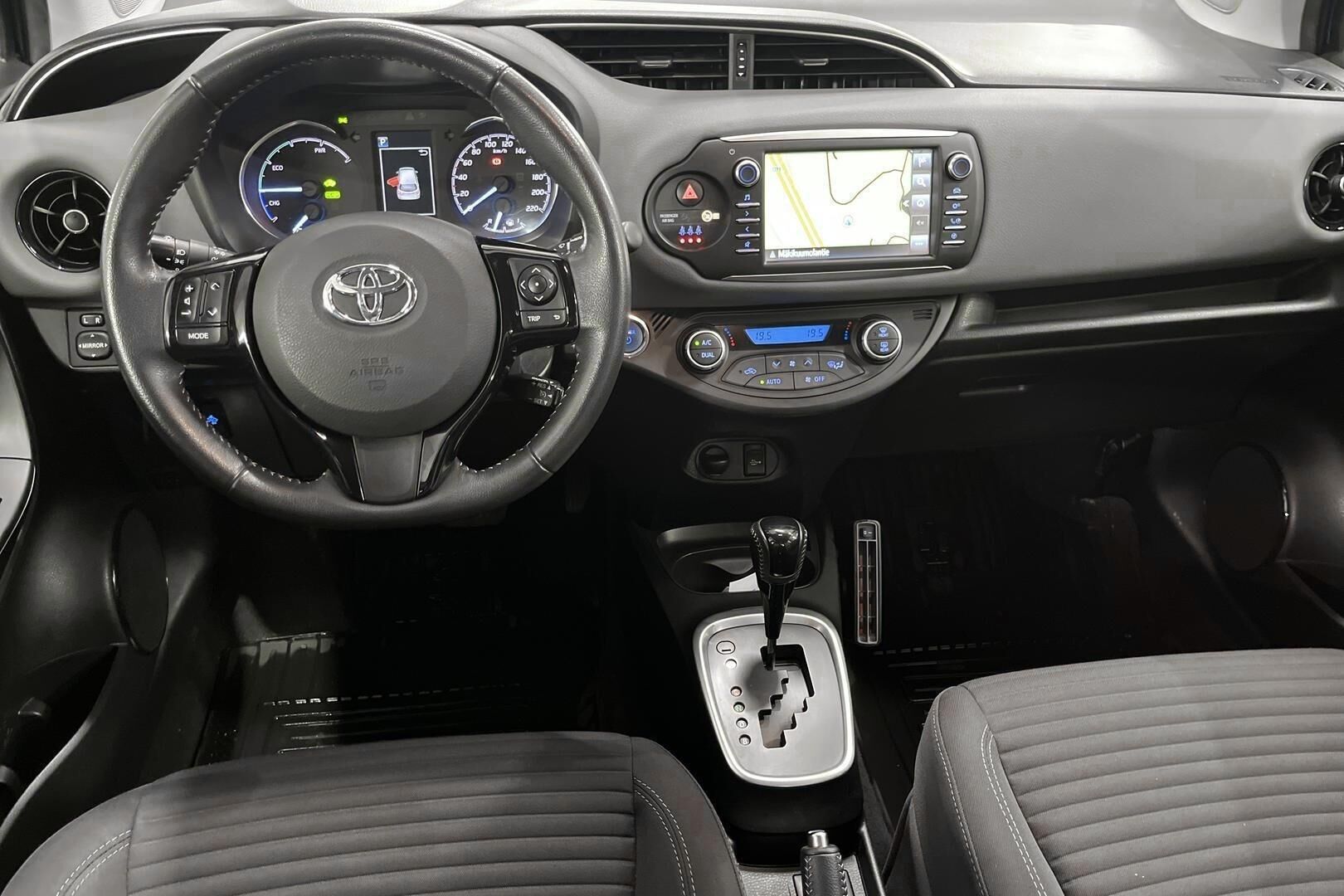 TOYOTA YARIS iso kuva 10