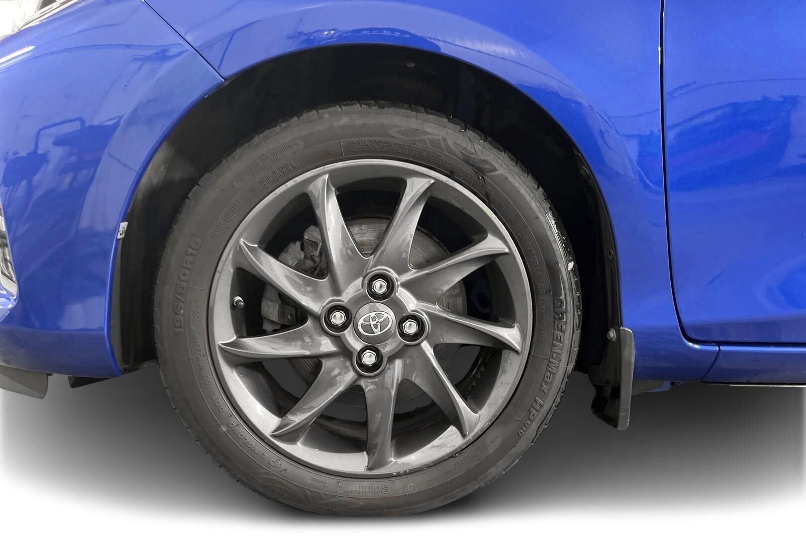 TOYOTA YARIS iso kuva 12
