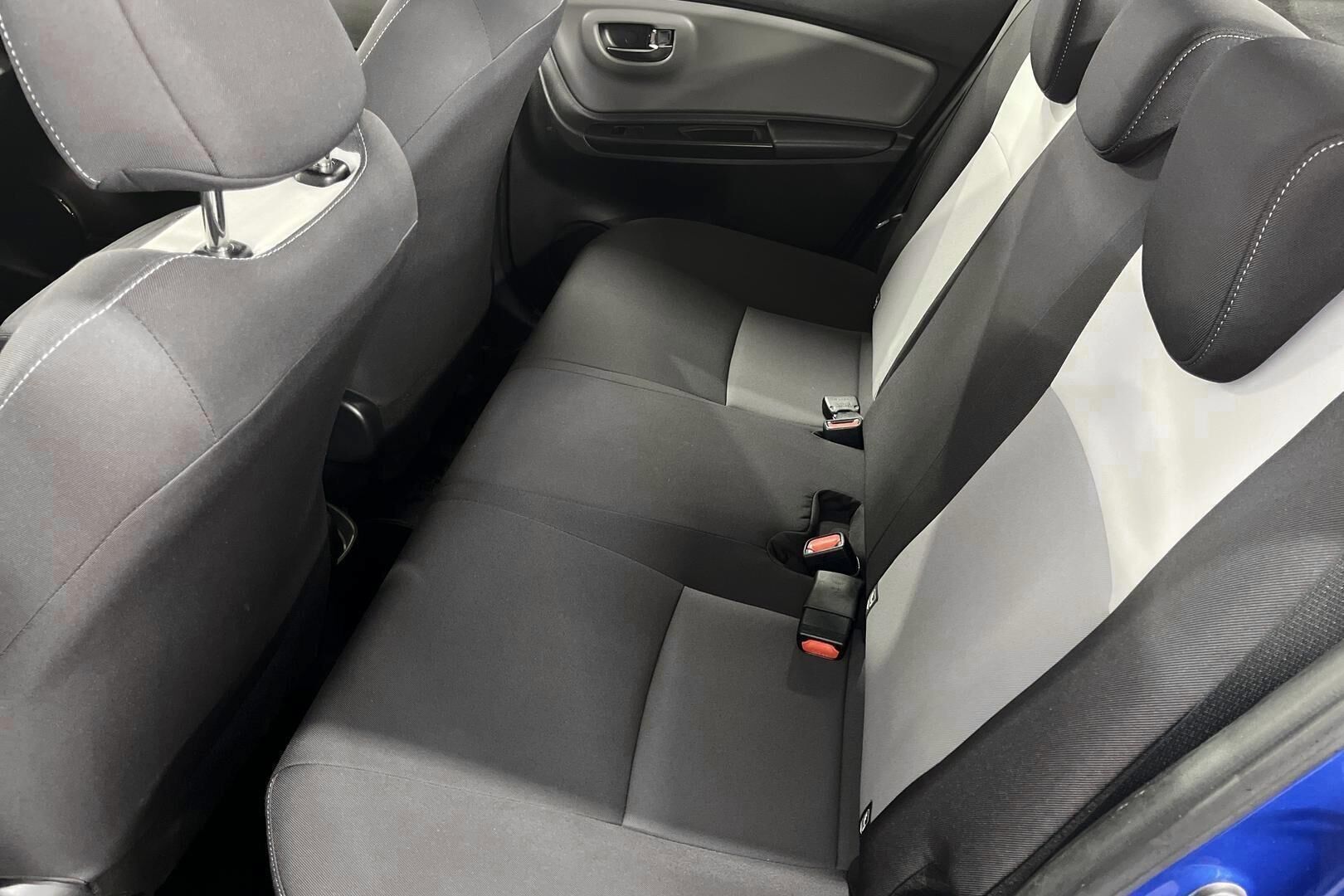 TOYOTA YARIS iso kuva 9