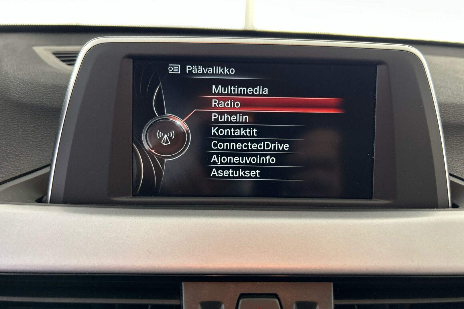 BMW X1 iso kuva 12