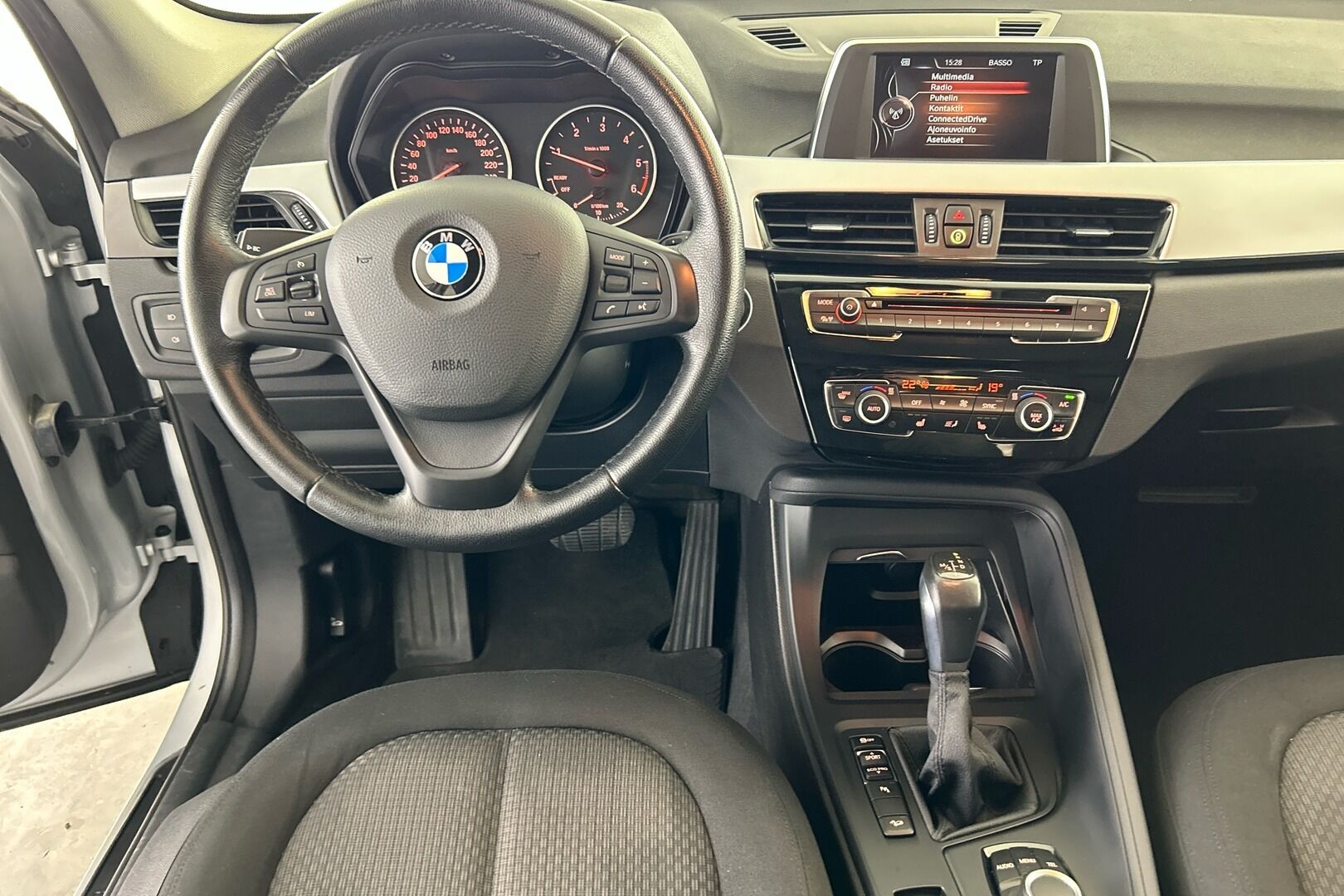 BMW X1 iso kuva 20