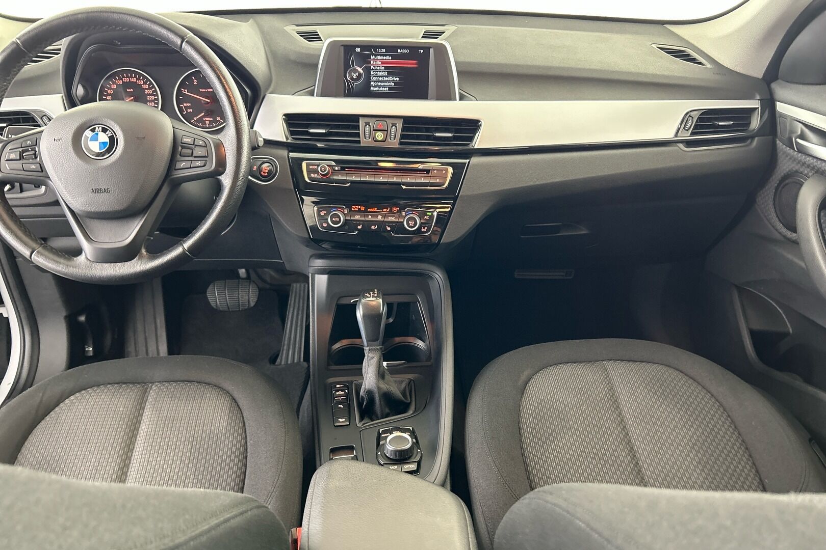 BMW X1 iso kuva 26