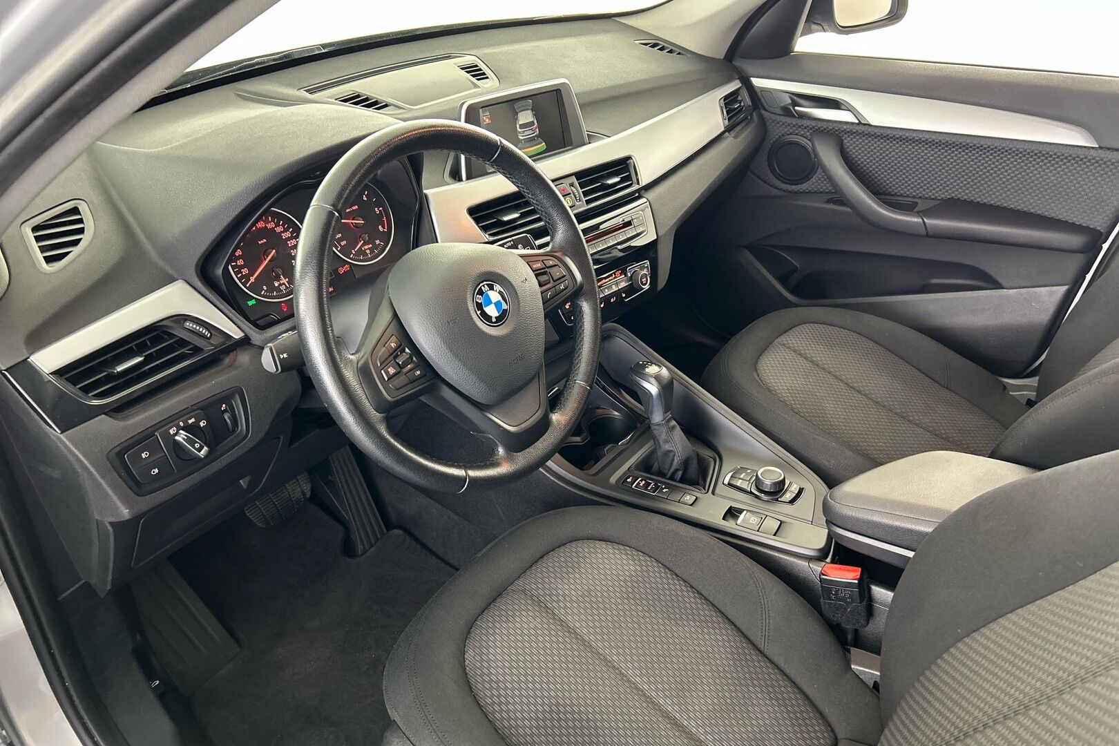 BMW X1 iso kuva 4