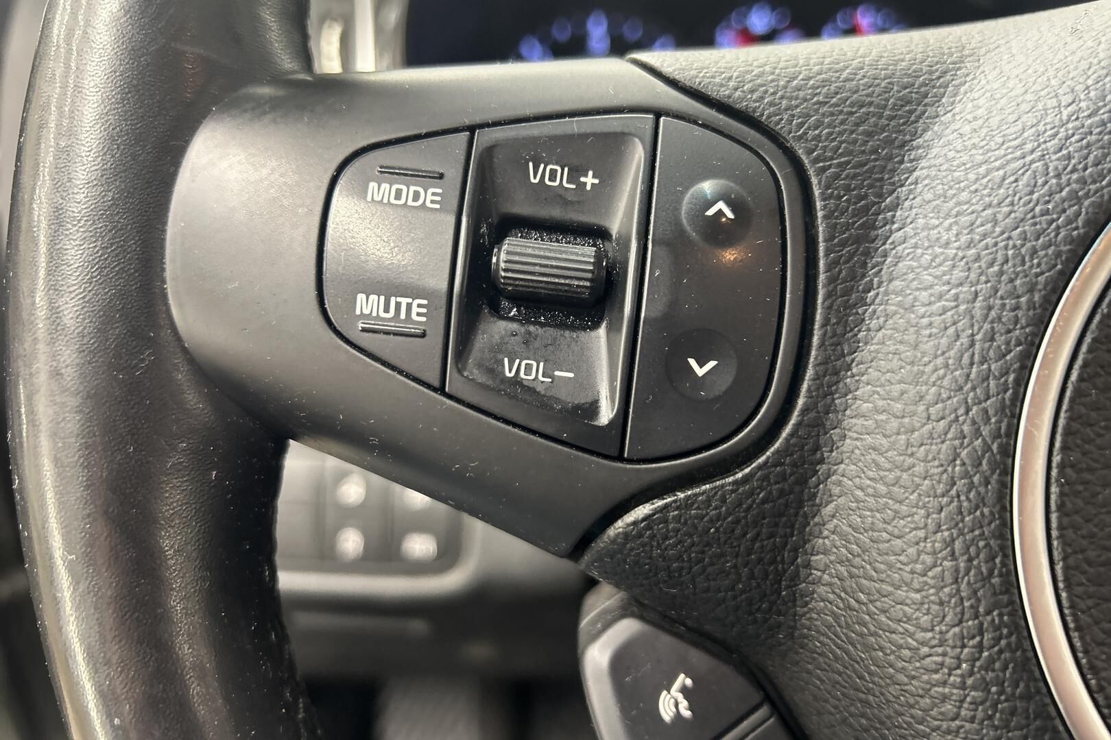 Kia Carens iso kuva 12