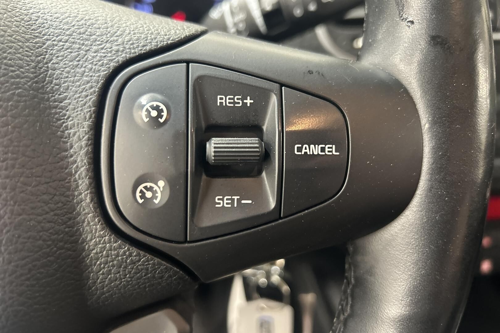 Kia Carens iso kuva 13