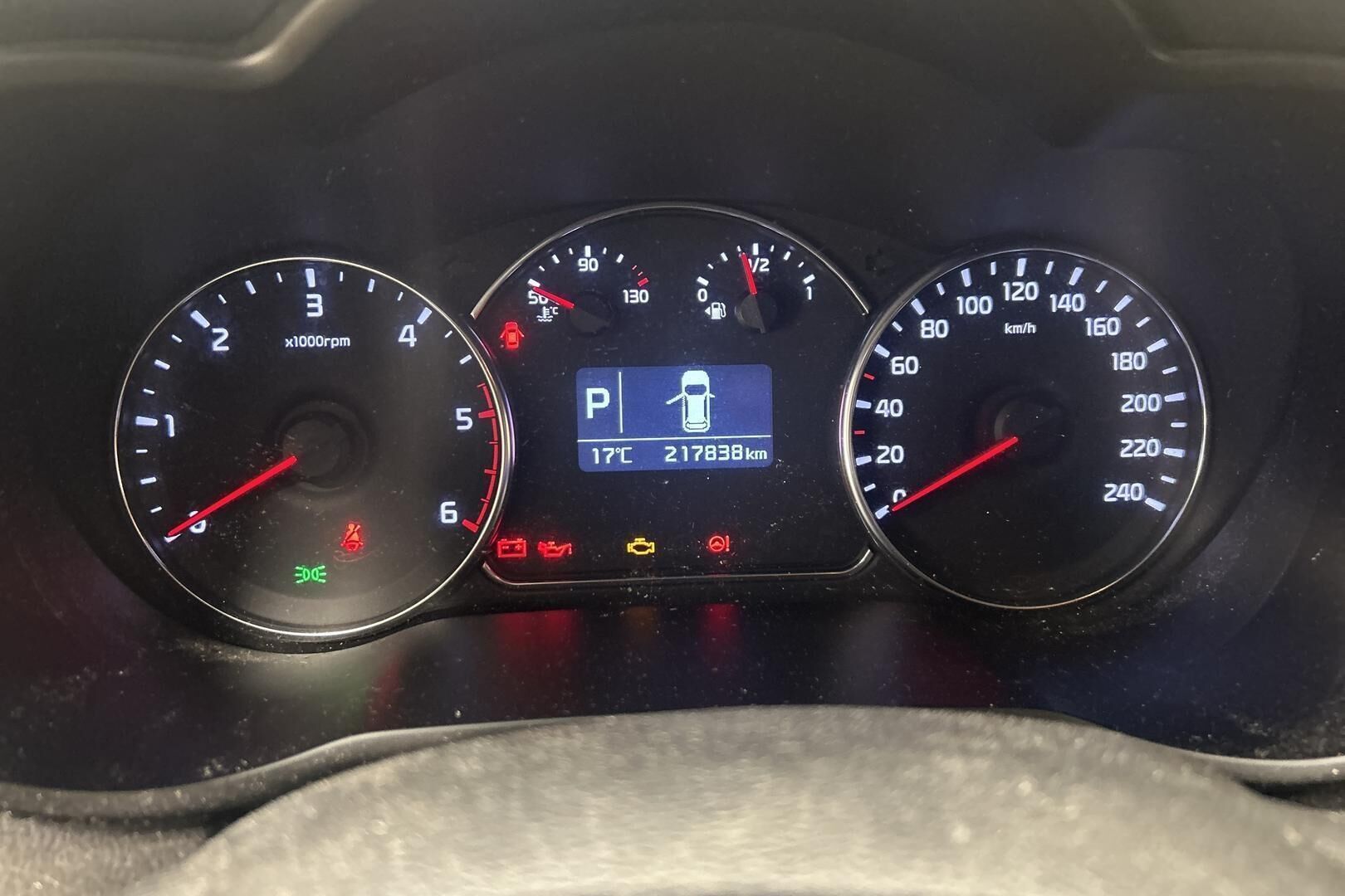 Kia Carens iso kuva 14