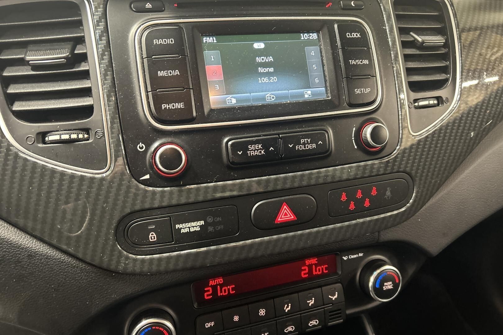 Kia Carens iso kuva 22