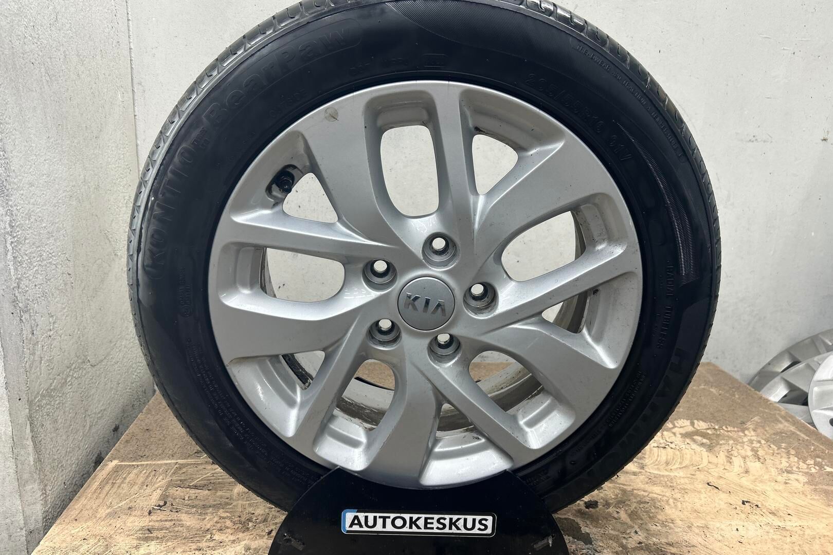 Kia Carens iso kuva 18