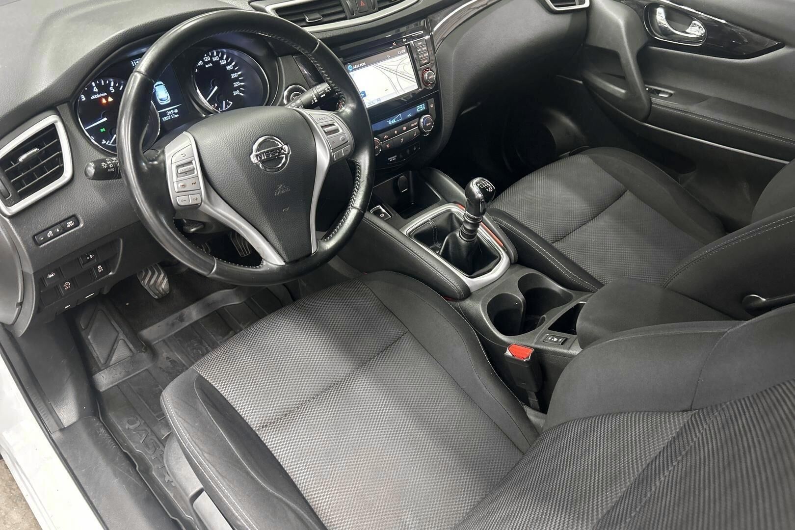 Nissan Qashqai iso kuva 9