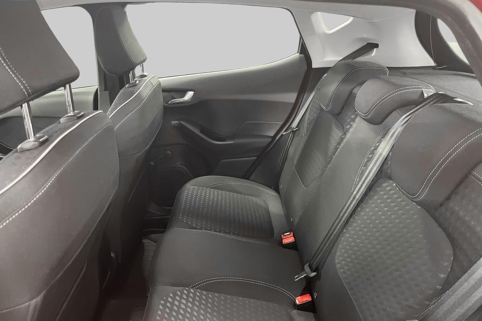 Ford Fiesta iso kuva 10