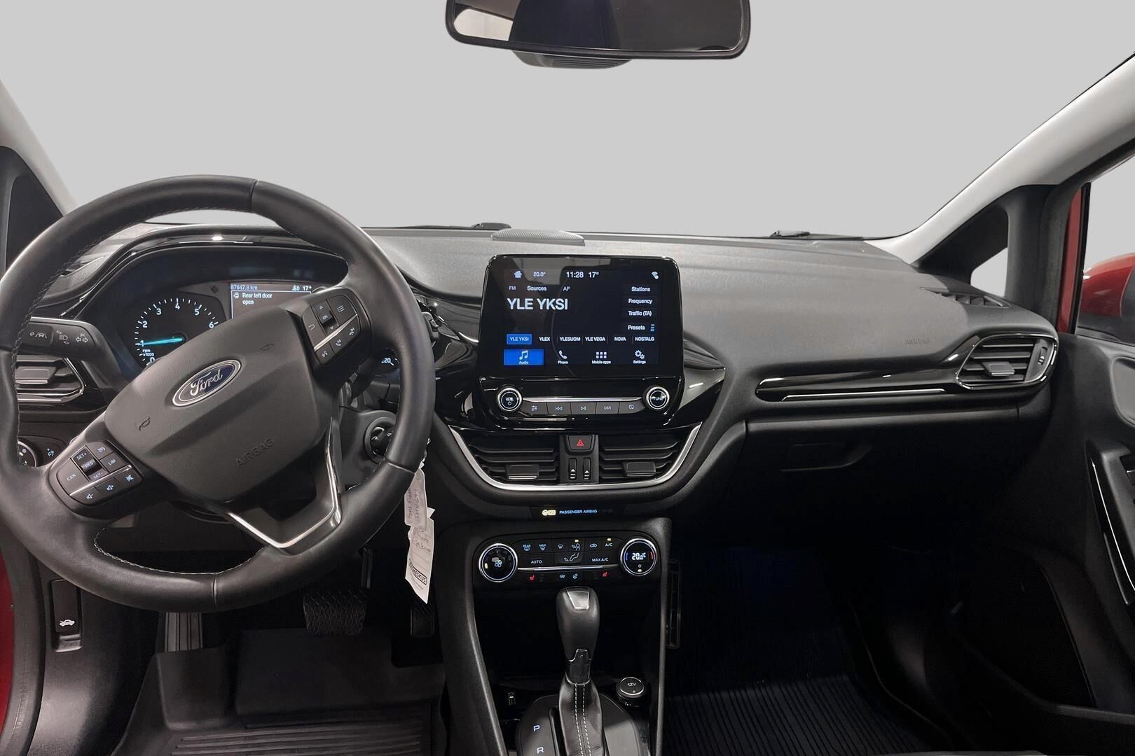 Ford Fiesta iso kuva 11