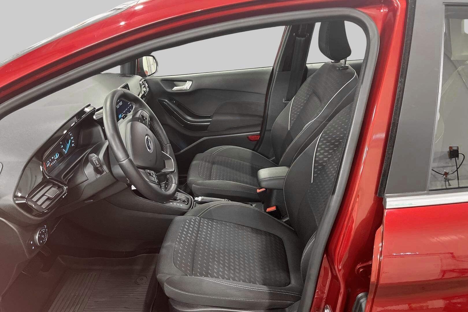 Ford Fiesta iso kuva 9