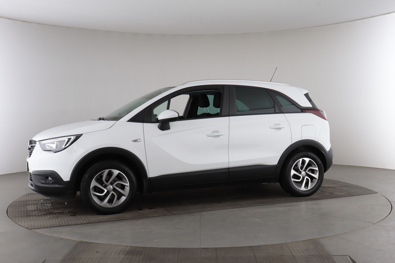 Opel Crossland X iso kuva 3