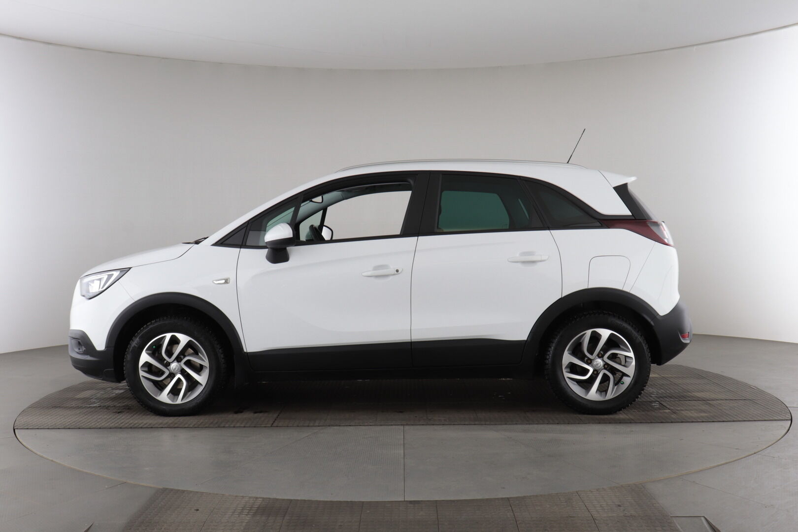 Opel Crossland X iso kuva 4