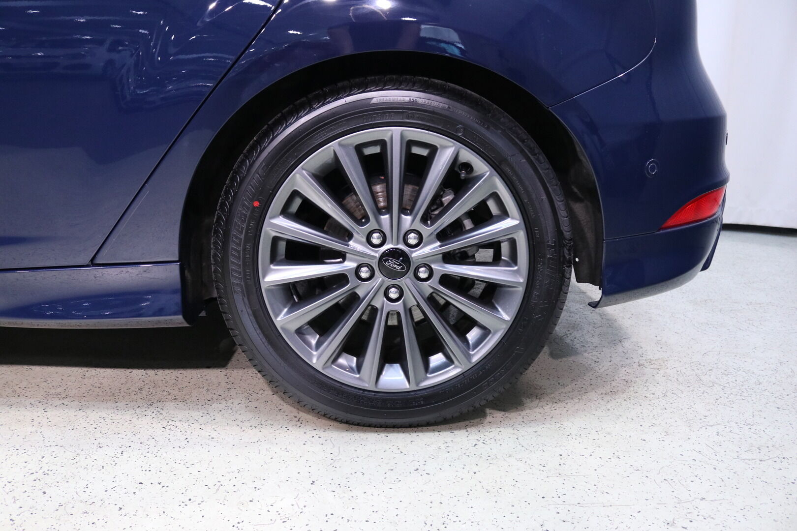 Ford Focus iso kuva 8