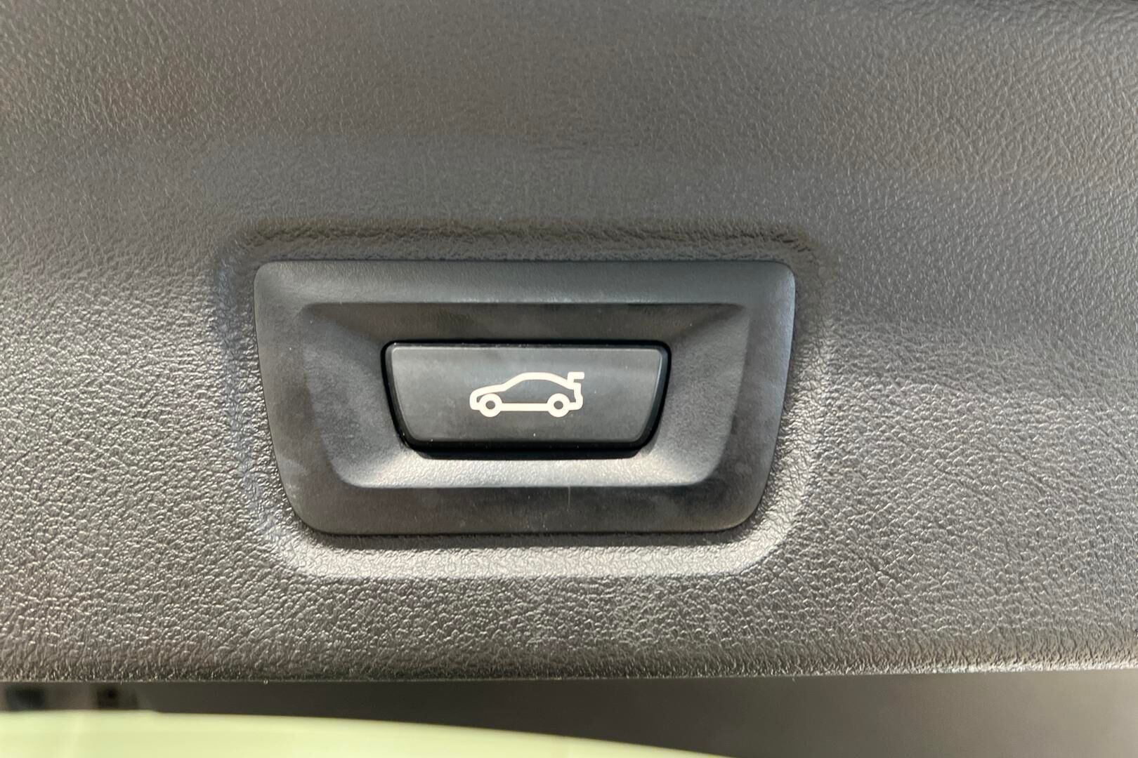 BMW I4 iso kuva 35