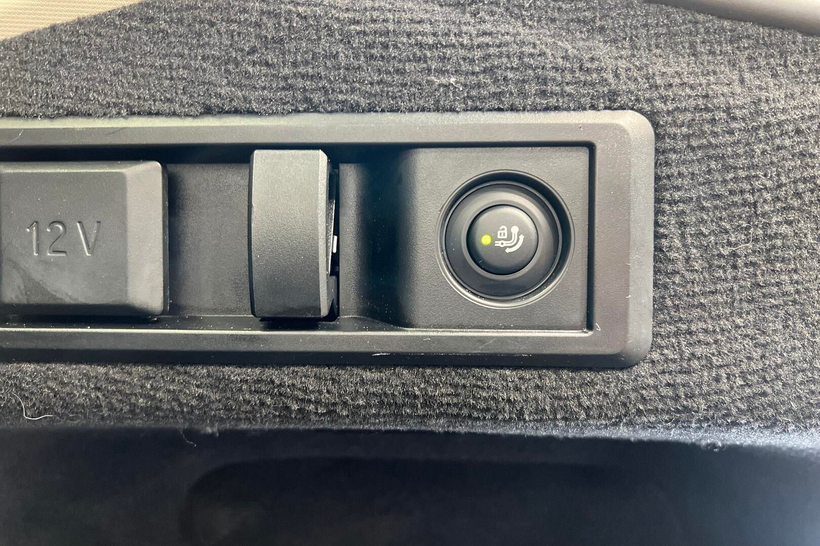 BMW I4 iso kuva 36
