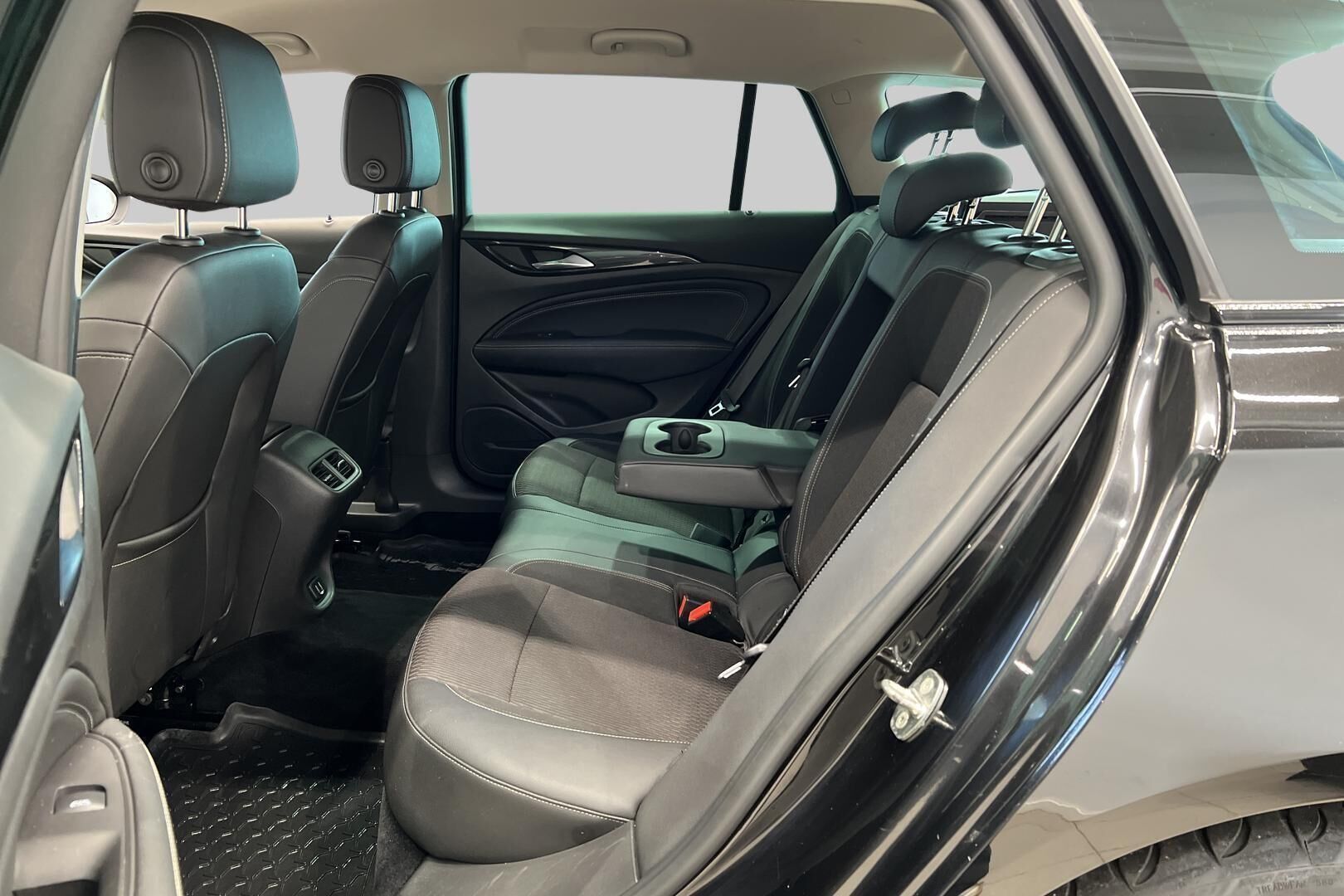 Opel Insignia iso kuva 7