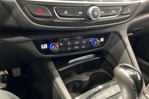 Opel Insignia esikatselu 16