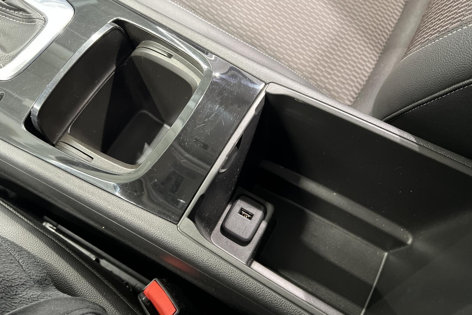 Opel Insignia iso kuva 31