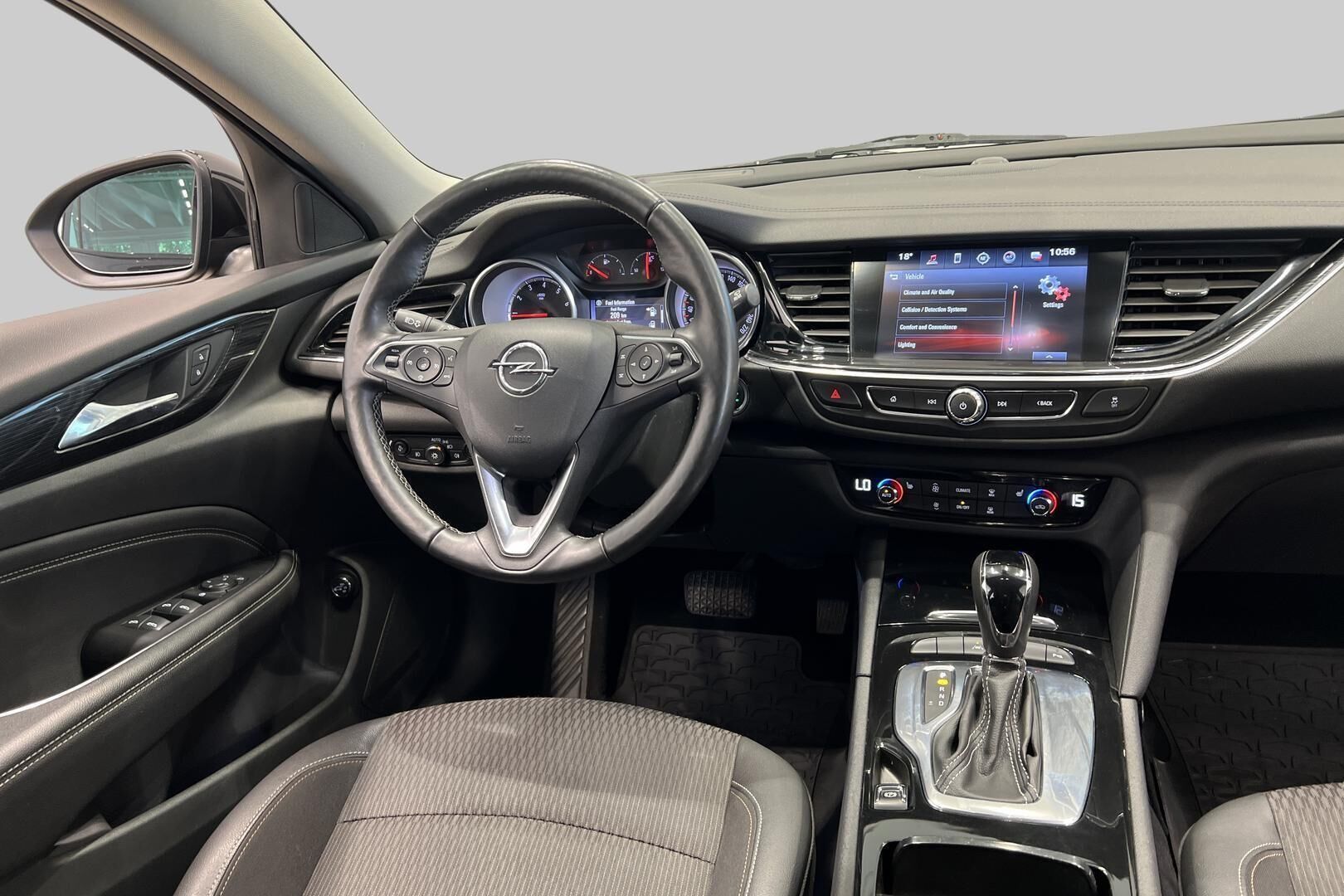 Opel Insignia iso kuva 21