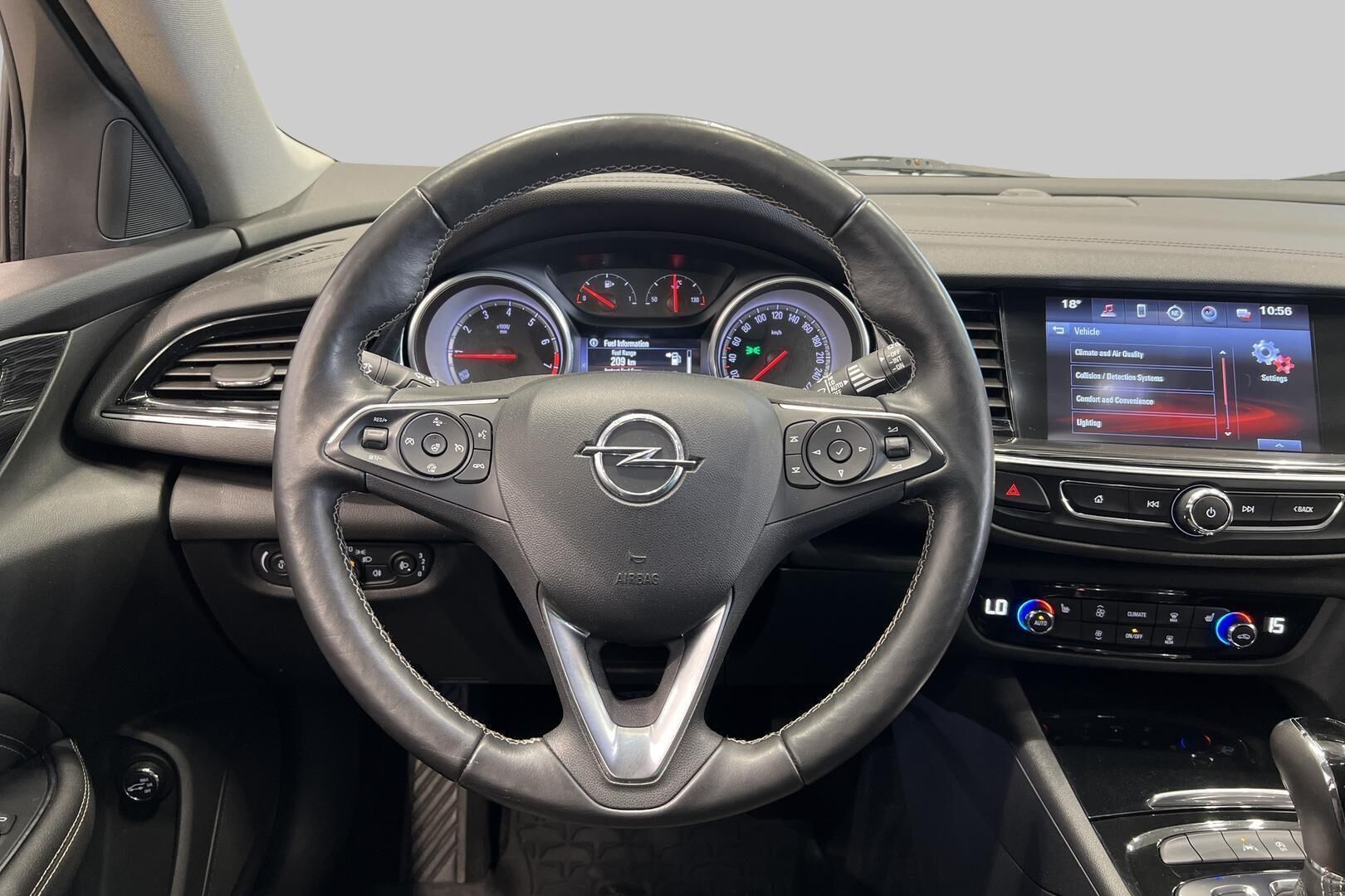Opel Insignia iso kuva 22