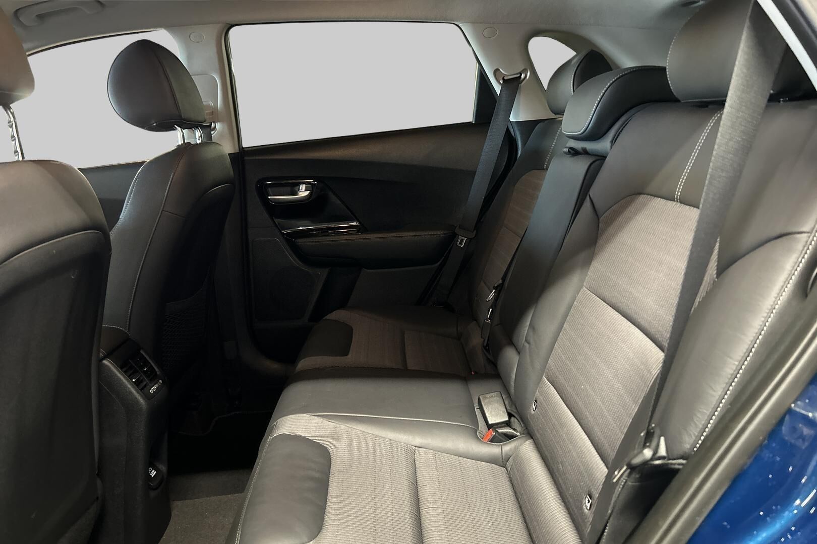 Kia Niro iso kuva 10