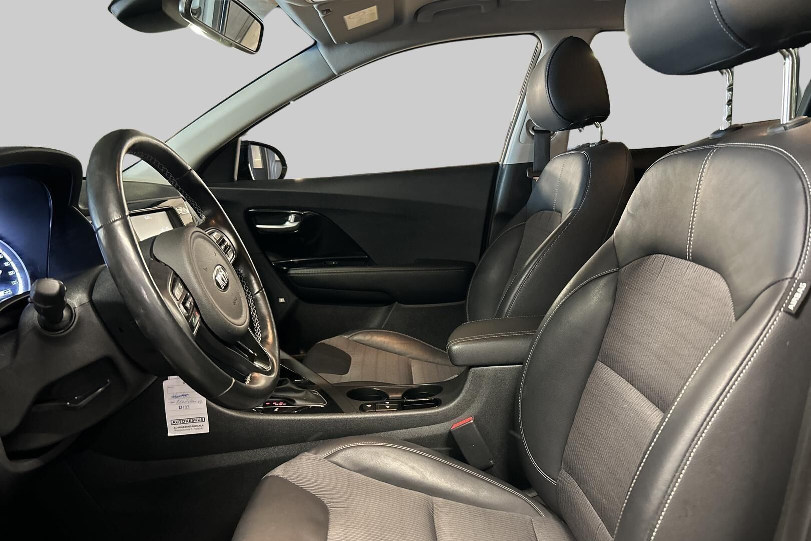 Kia Niro iso kuva 9