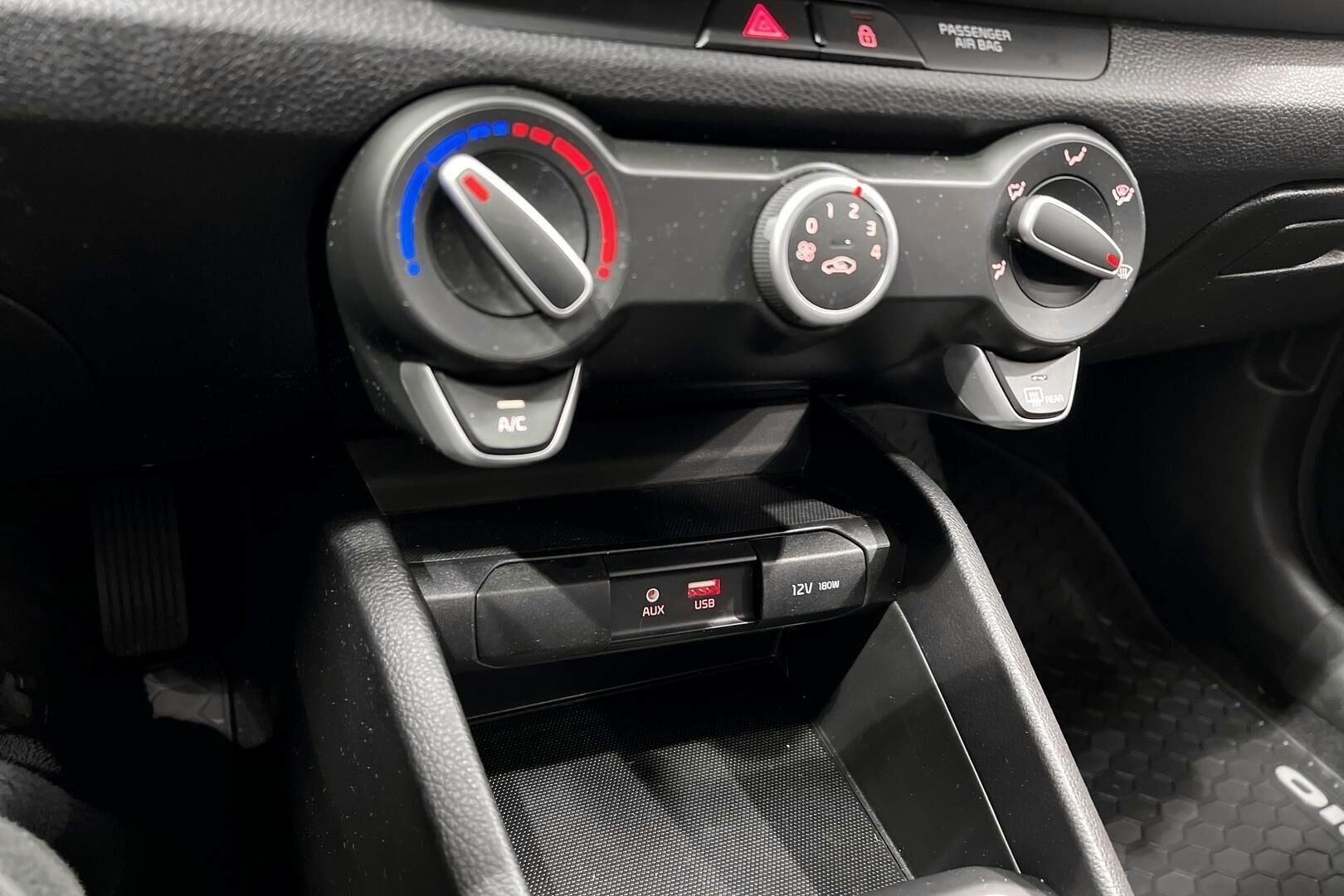 Kia Rio iso kuva 16