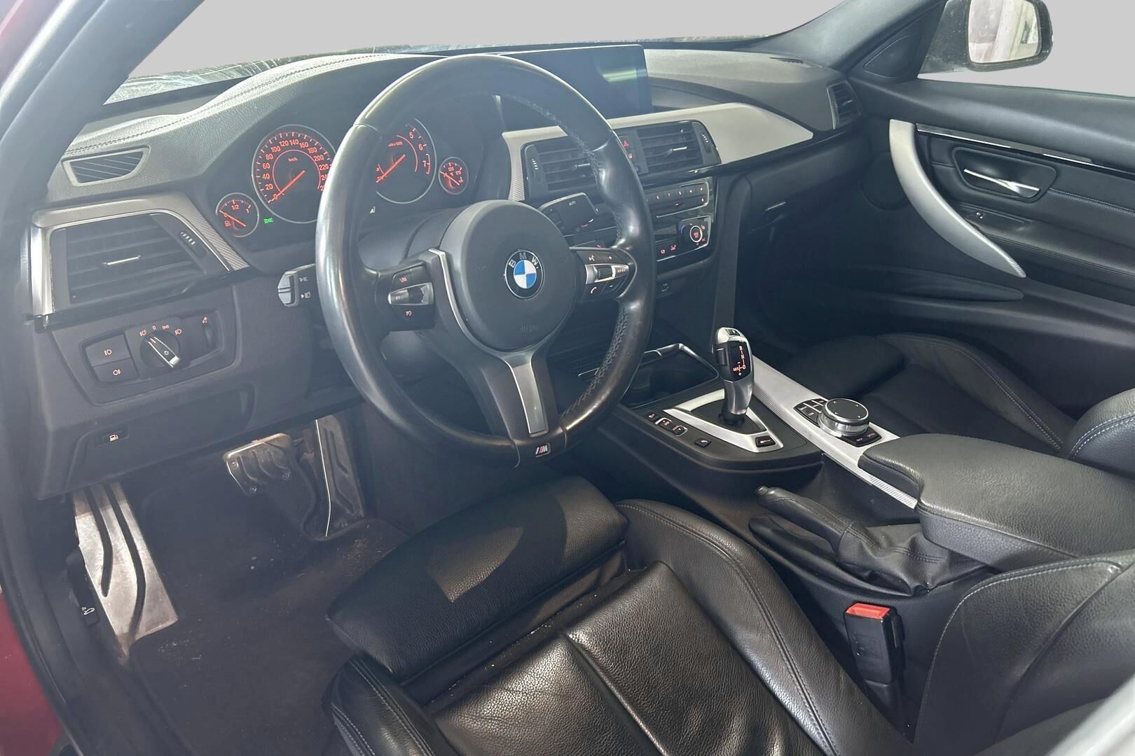 BMW 3-SARJA iso kuva 2