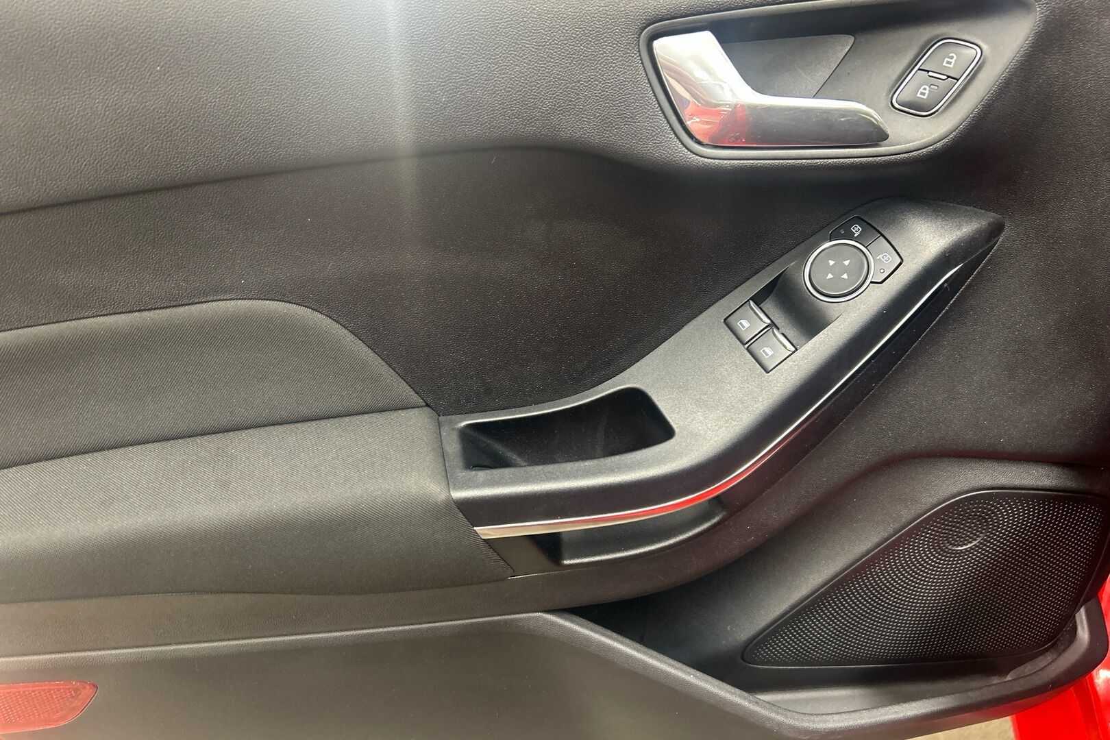 Ford Fiesta iso kuva 11