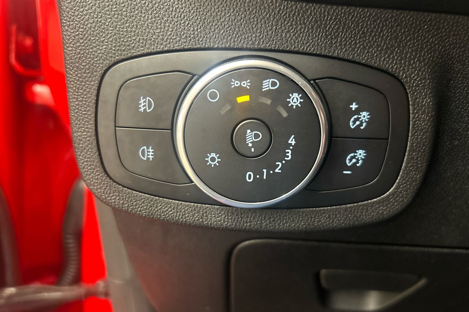 Ford Fiesta iso kuva 12