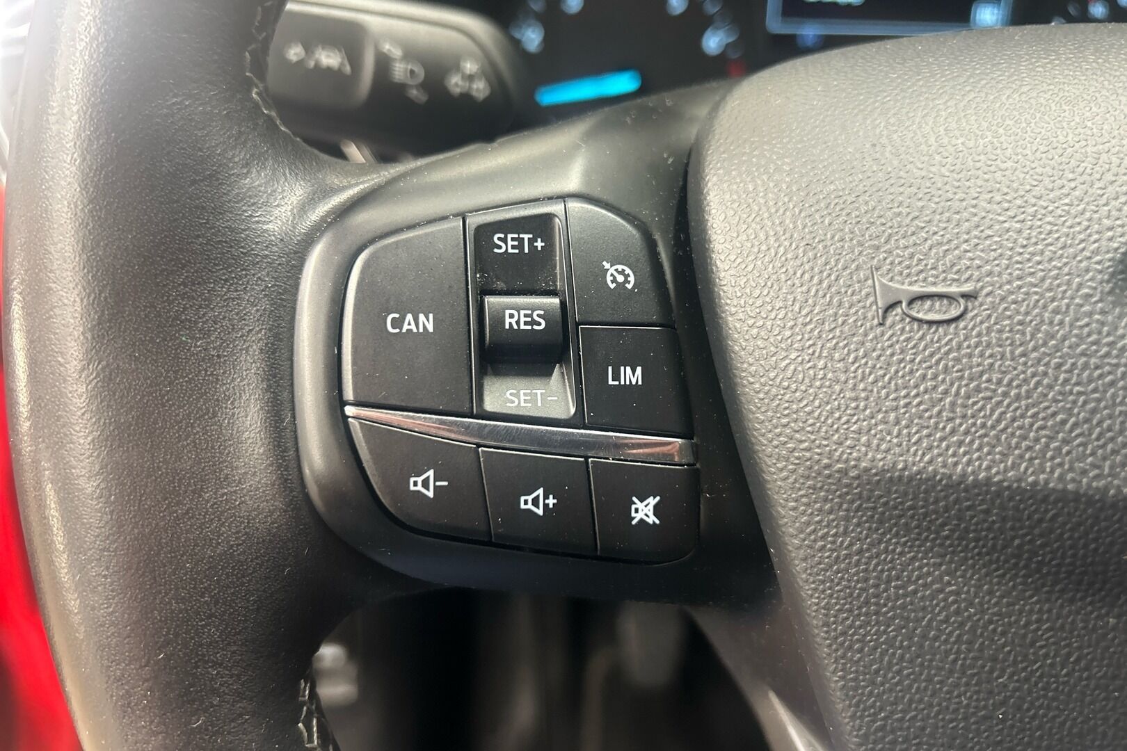 Ford Fiesta iso kuva 13