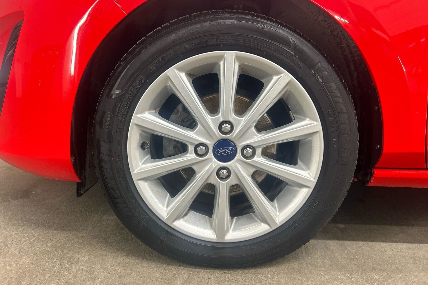 Ford Fiesta iso kuva 20