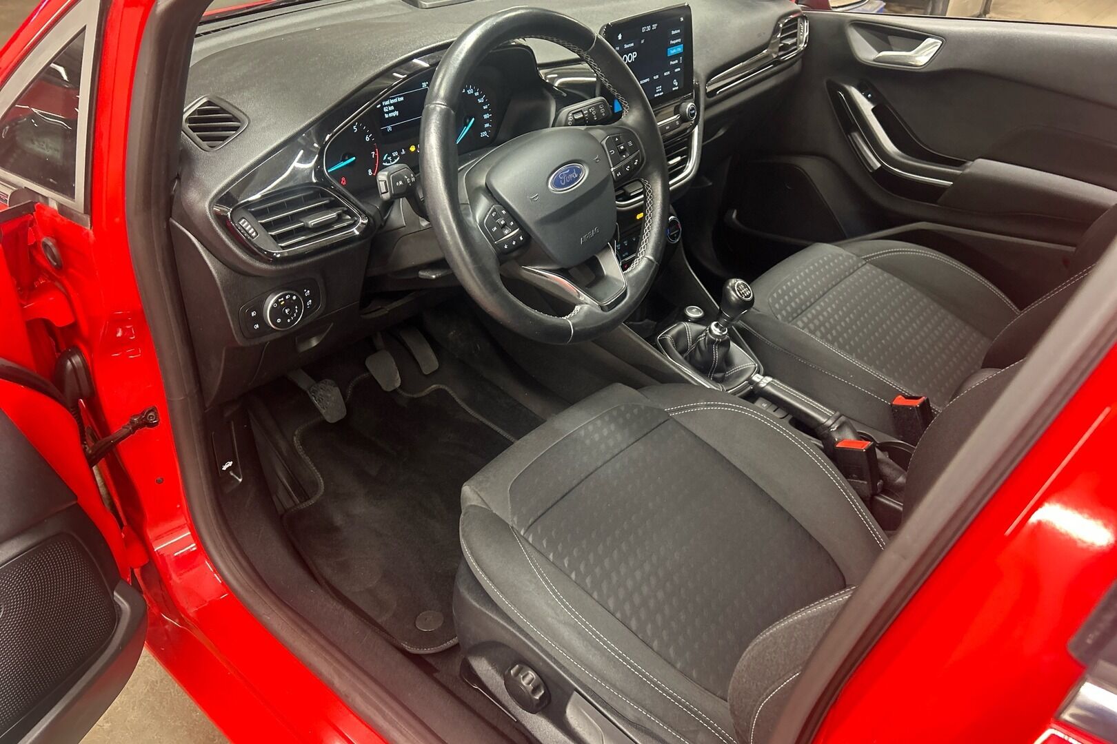Ford Fiesta iso kuva 7