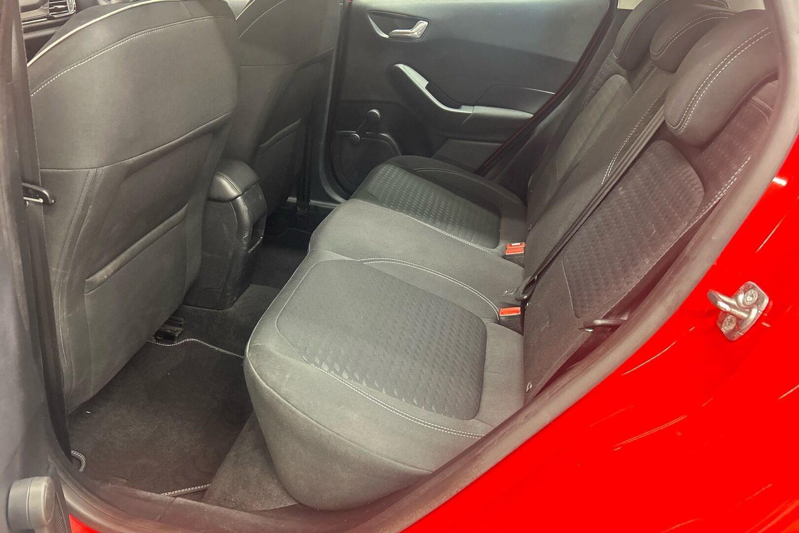 Ford Fiesta iso kuva 8